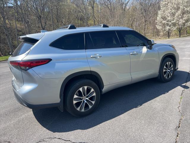 used 2022 Toyota Highlander car, priced at $38,797