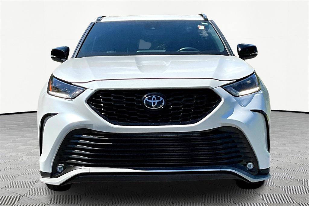 used 2024 Toyota Highlander car, priced at $39,876