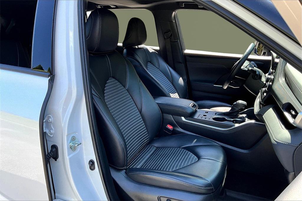 used 2024 Toyota Highlander car, priced at $39,876