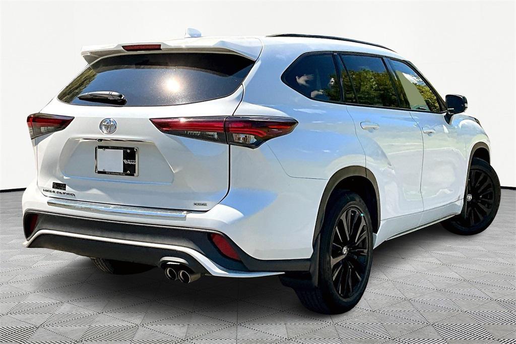 used 2024 Toyota Highlander car, priced at $39,876