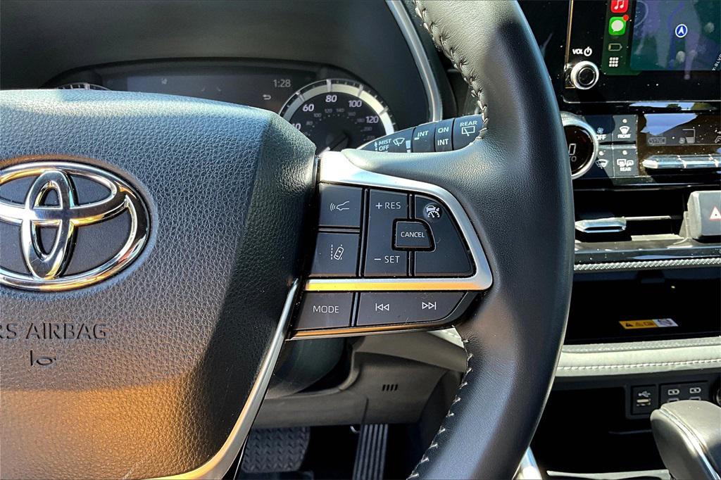 used 2024 Toyota Highlander car, priced at $39,876