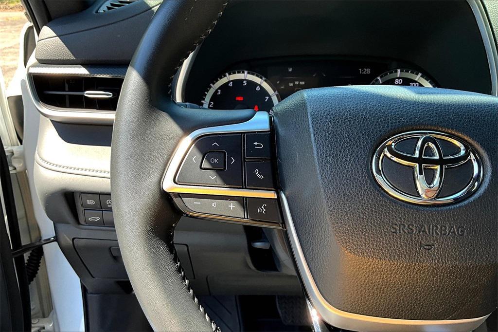 used 2024 Toyota Highlander car, priced at $39,876