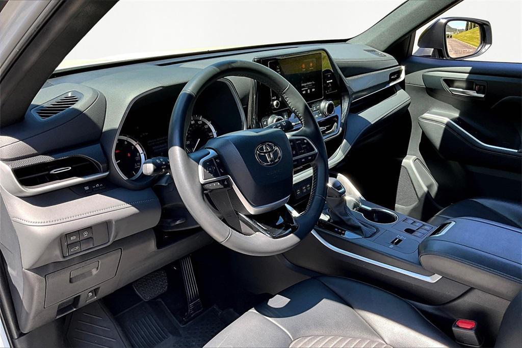 used 2024 Toyota Highlander car, priced at $39,876