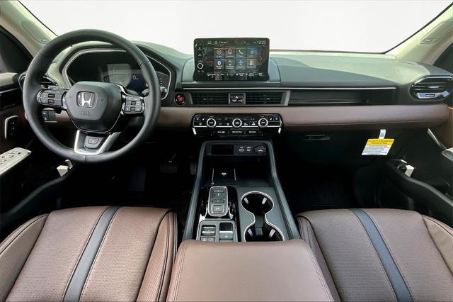 new 2025 Honda Pilot car, priced at $54,985
