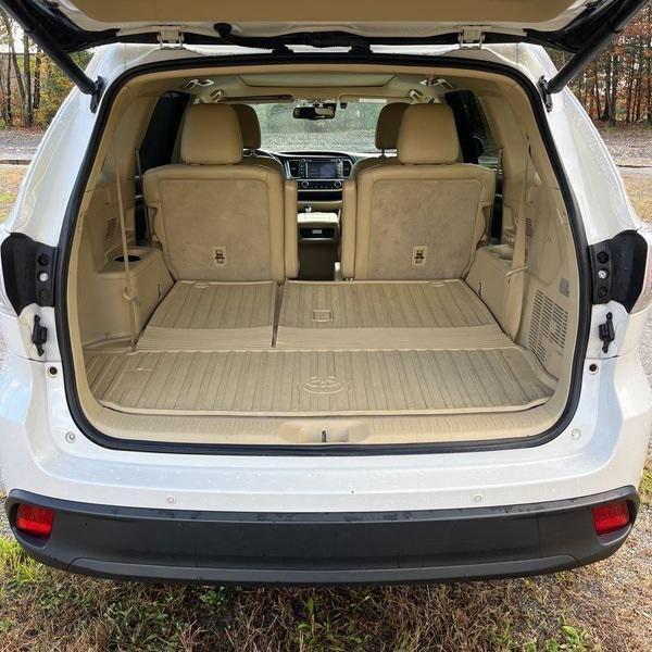 used 2016 Toyota Highlander car, priced at $22,419