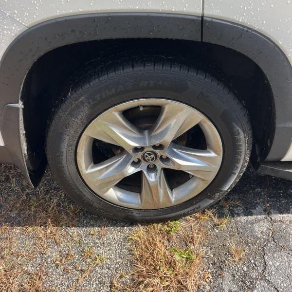 used 2016 Toyota Highlander car, priced at $22,419