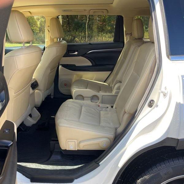 used 2016 Toyota Highlander car, priced at $22,419
