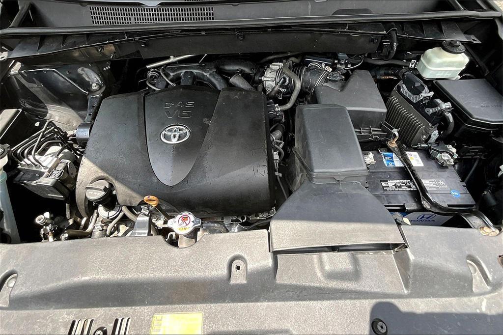 used 2018 Toyota Highlander car, priced at $24,895