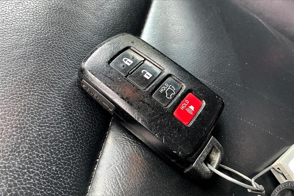 used 2018 Toyota Highlander car, priced at $24,895
