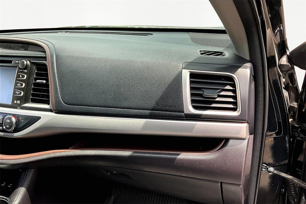 used 2018 Toyota Highlander car, priced at $24,895