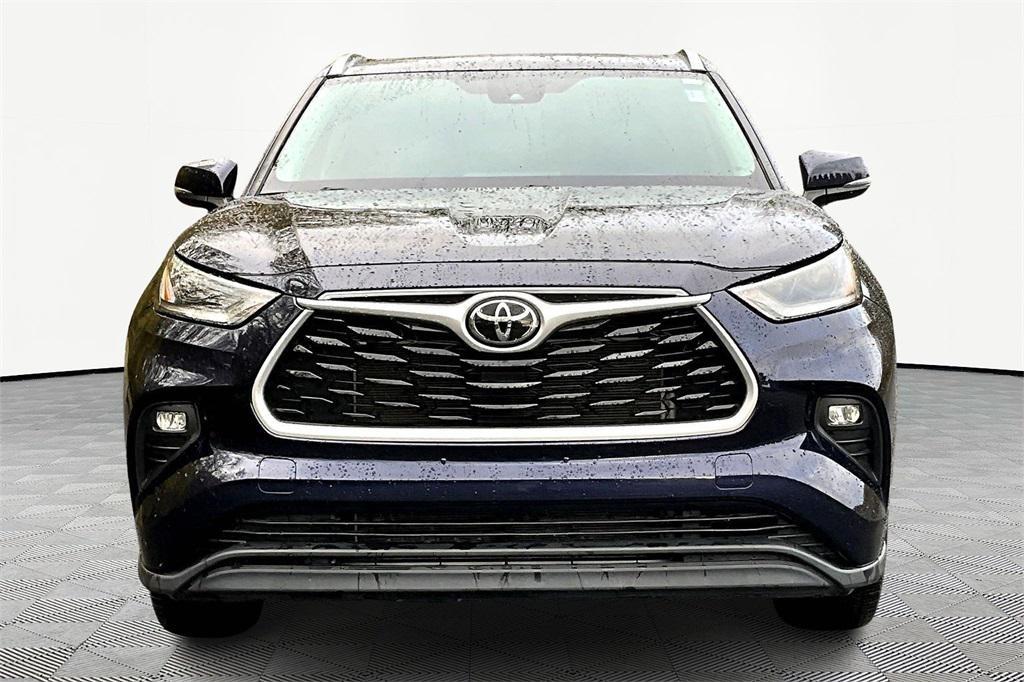 used 2021 Toyota Highlander car, priced at $31,875