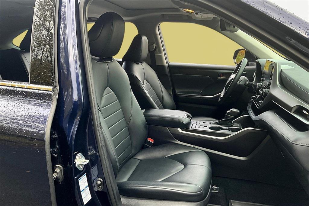 used 2021 Toyota Highlander car, priced at $31,875