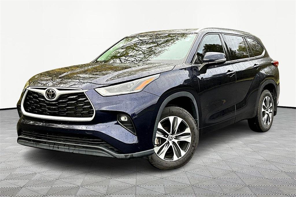 used 2021 Toyota Highlander car, priced at $31,875