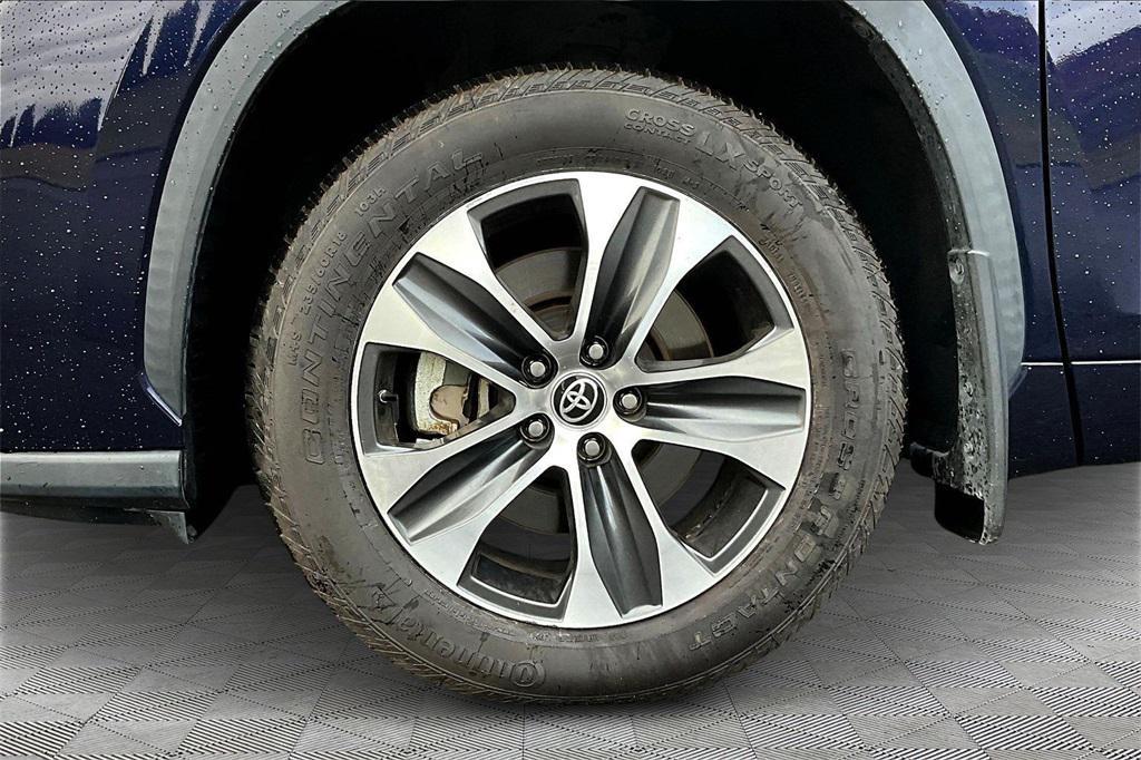 used 2021 Toyota Highlander car, priced at $31,875