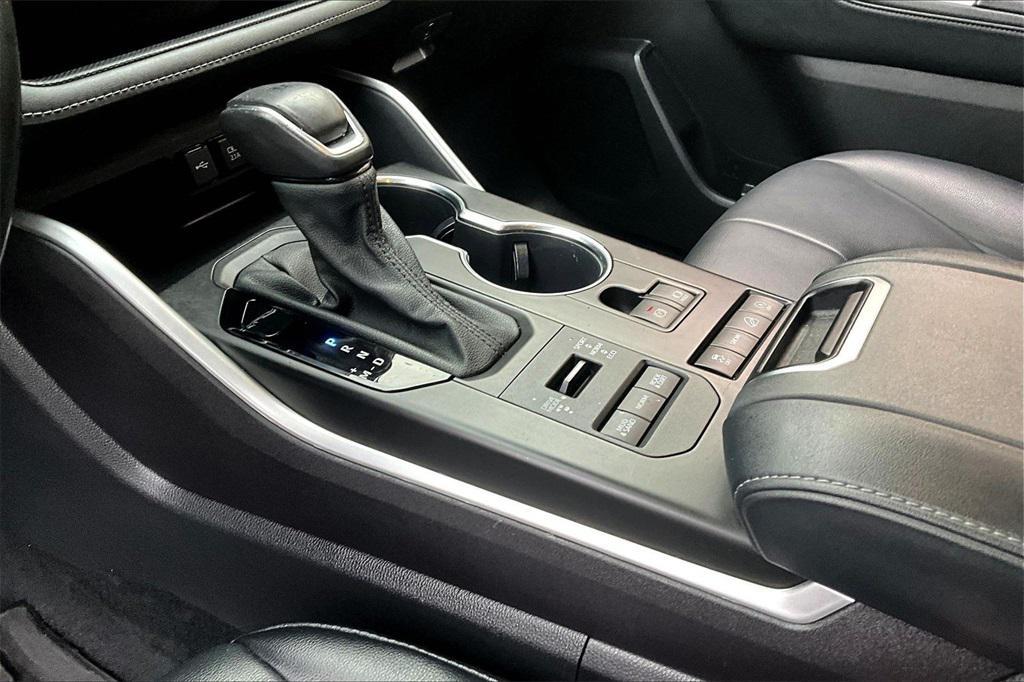 used 2021 Toyota Highlander car, priced at $31,875
