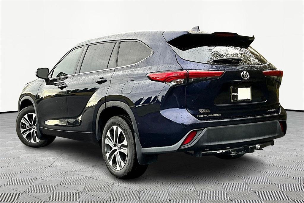 used 2021 Toyota Highlander car, priced at $31,875