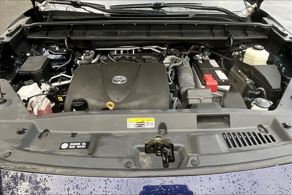 used 2021 Toyota Highlander car, priced at $31,875