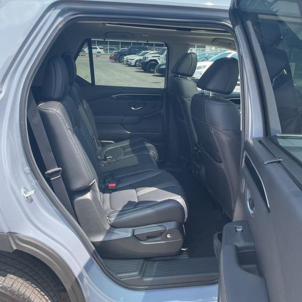used 2025 Honda Pilot car, priced at $47,961