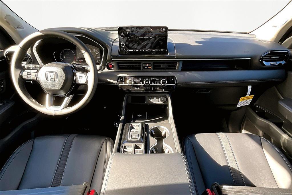 new 2025 Honda Pilot car, priced at $53,750