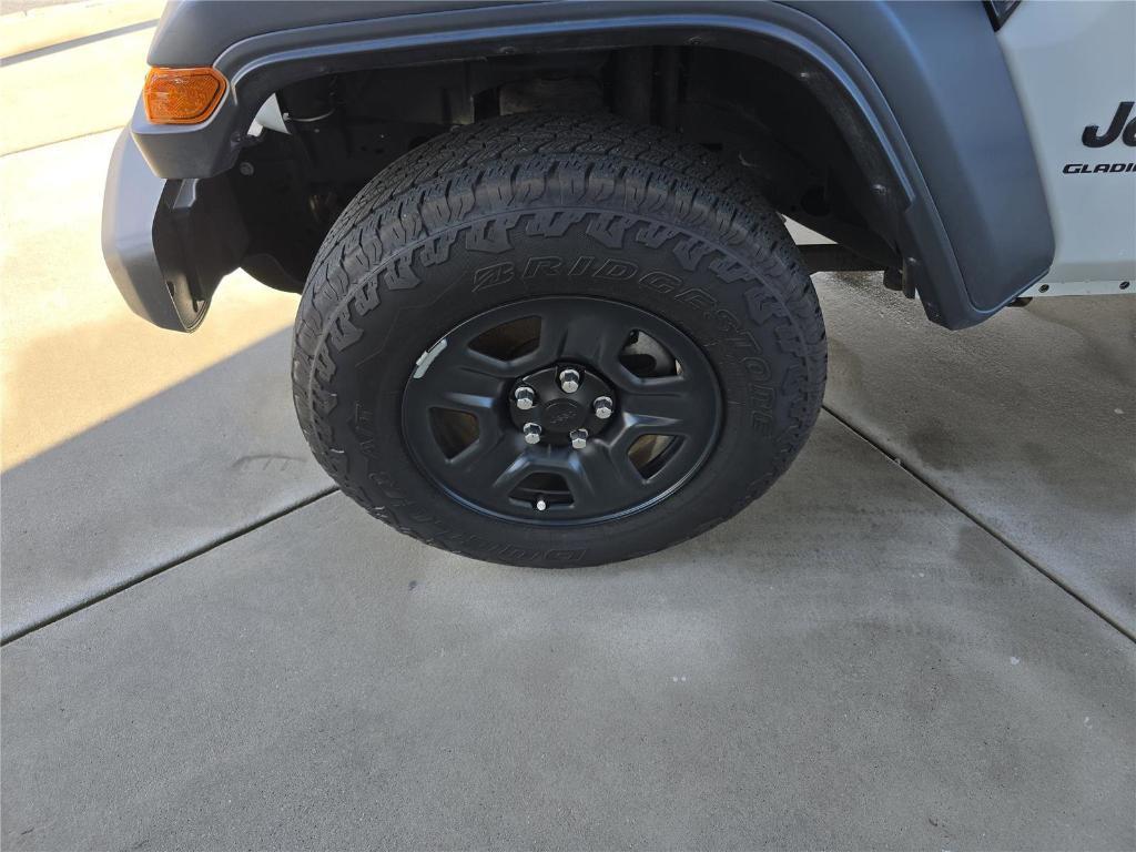 used 2023 Jeep Gladiator car, priced at $31,834