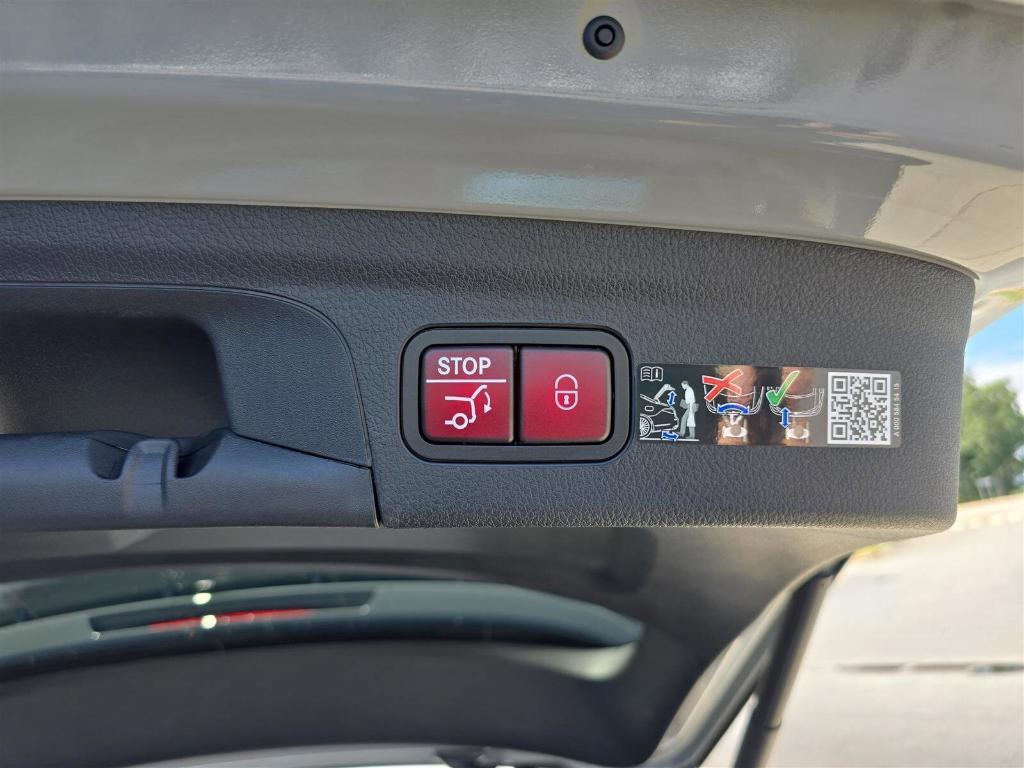 new 2025 Mercedes-Benz GLE 350 car, priced at $80,120