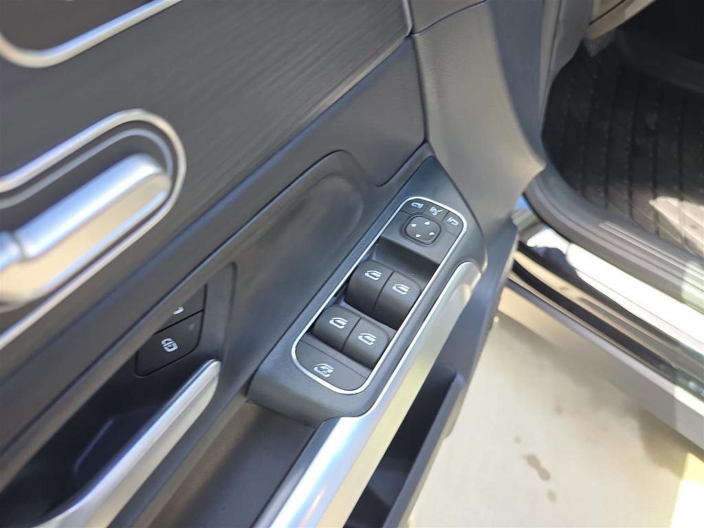 new 2026 Mercedes-Benz GLB 250 car, priced at $52,665