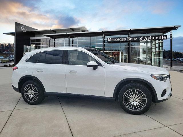 new 2024 Mercedes-Benz GLC 300 car, priced at $62,355