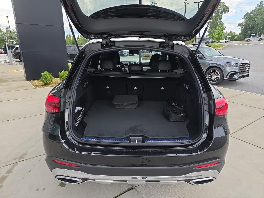 new 2025 Mercedes-Benz GLC 350e car, priced at $73,795