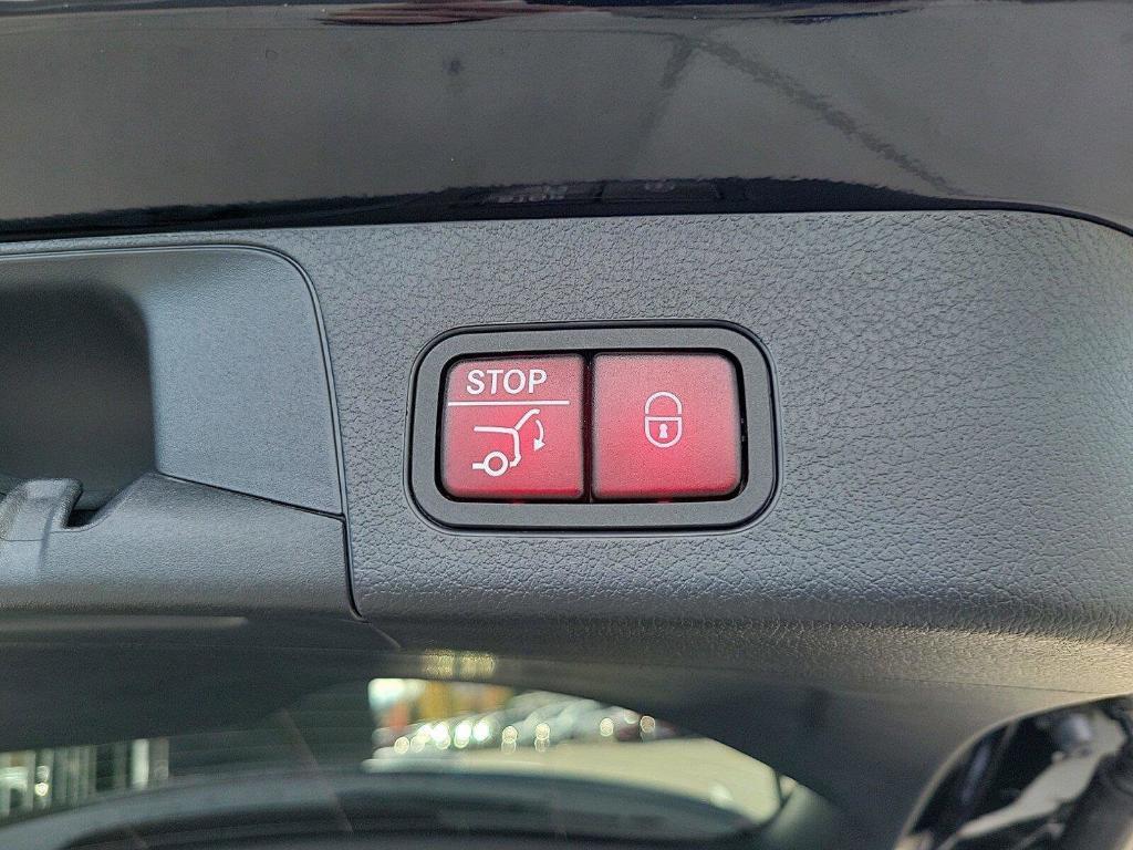 new 2024 Mercedes-Benz GLB 250 car, priced at $55,010