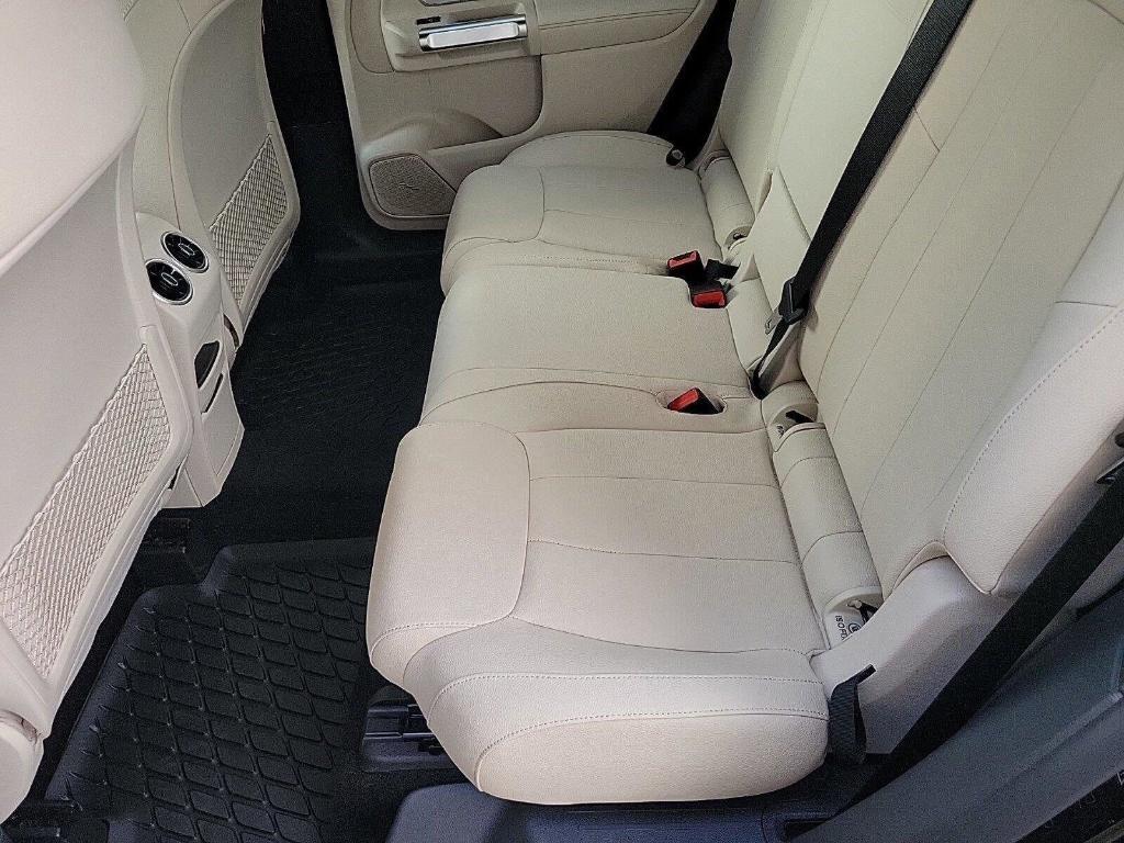 new 2024 Mercedes-Benz GLB 250 car, priced at $55,010