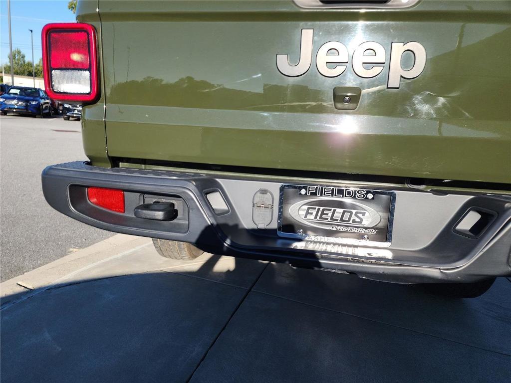 used 2022 Jeep Gladiator car, priced at $26,998