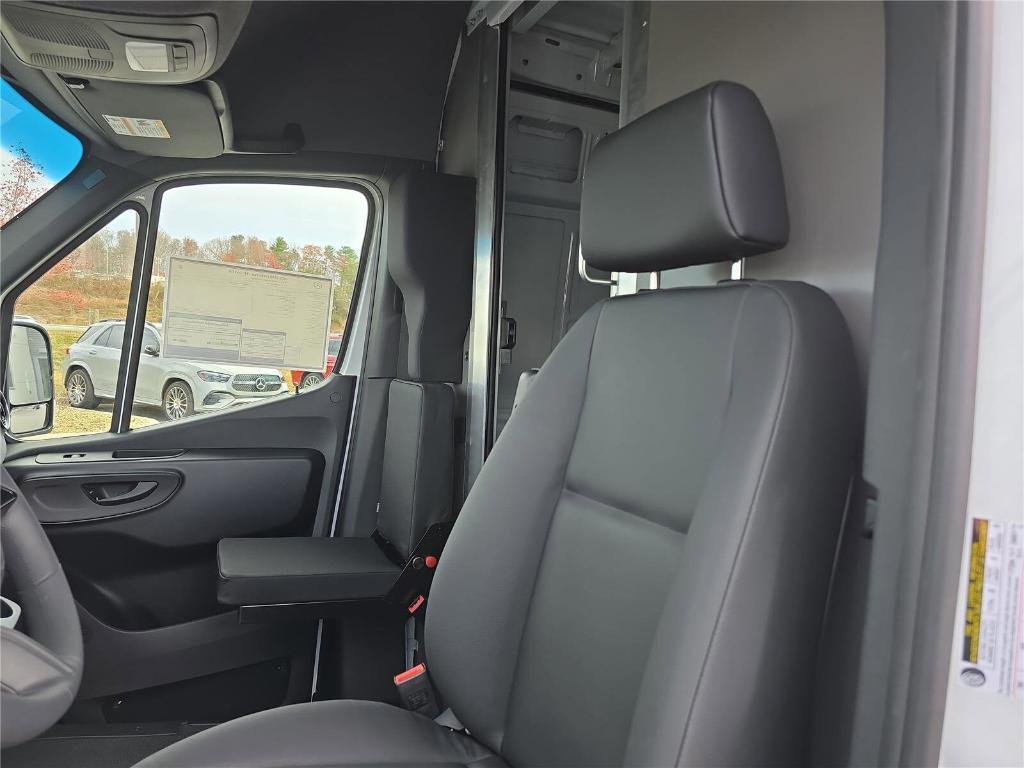 new 2025 Mercedes-Benz Sprinter 2500 car