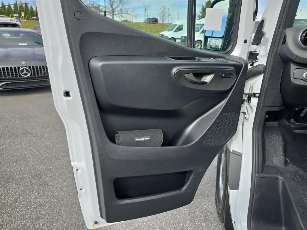 new 2025 Mercedes-Benz Sprinter 2500 car