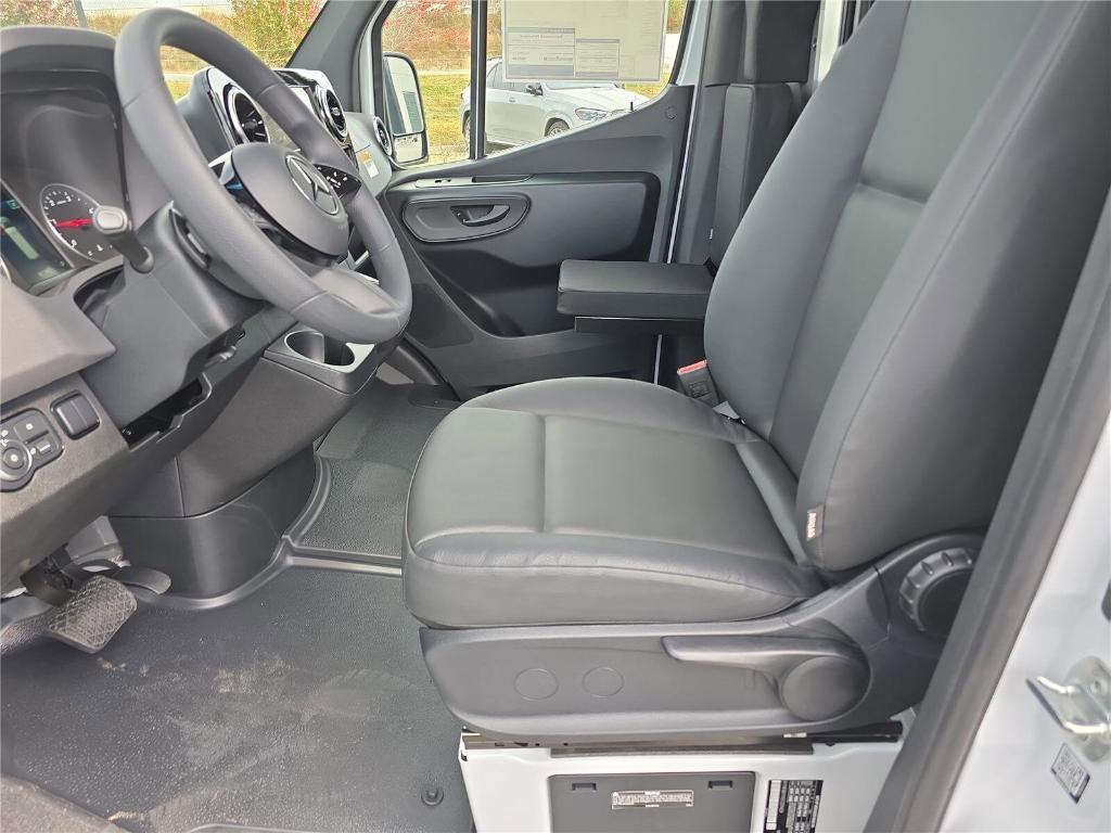 new 2025 Mercedes-Benz Sprinter 2500 car