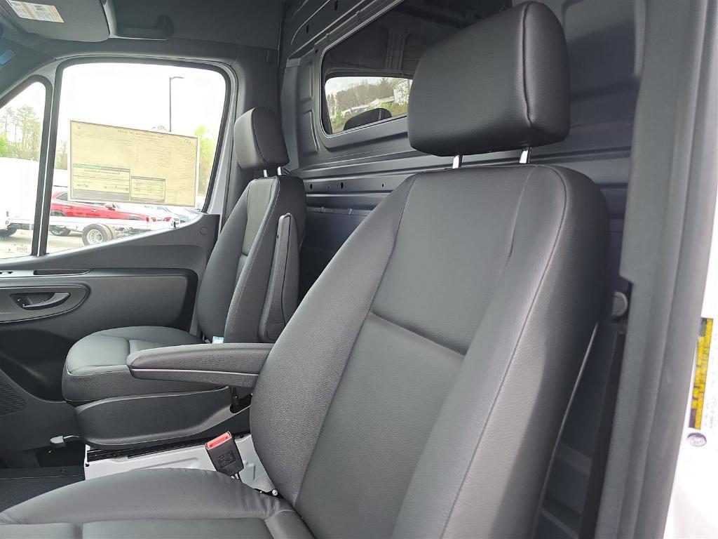 new 2025 Mercedes-Benz Sprinter 2500 car, priced at $61,166