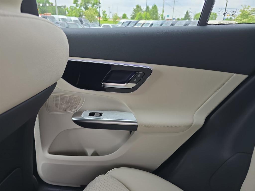 new 2025 Mercedes-Benz GLC 300 car, priced at $58,290