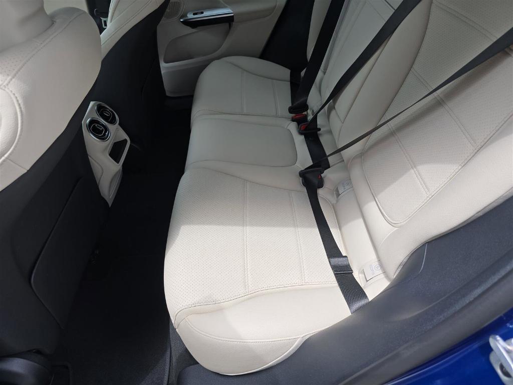 new 2025 Mercedes-Benz GLC 300 car, priced at $58,290