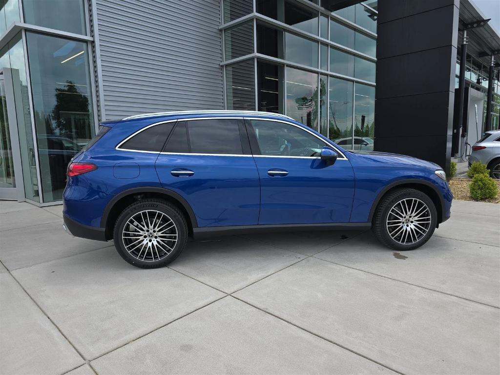 new 2025 Mercedes-Benz GLC 300 car, priced at $58,290