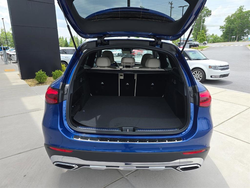 new 2025 Mercedes-Benz GLC 300 car, priced at $58,290