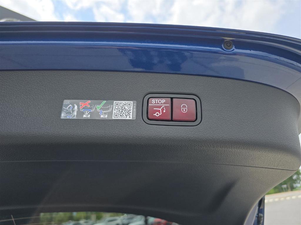 new 2025 Mercedes-Benz GLC 300 car, priced at $58,290