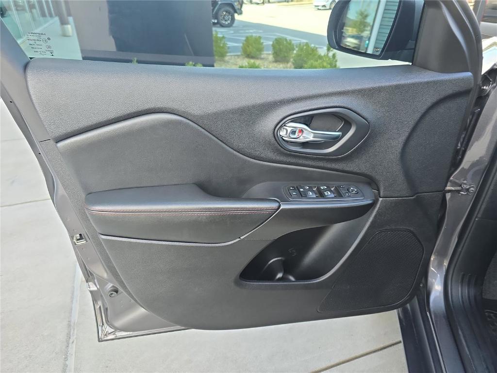 used 2021 Jeep Cherokee car, priced at $18,988