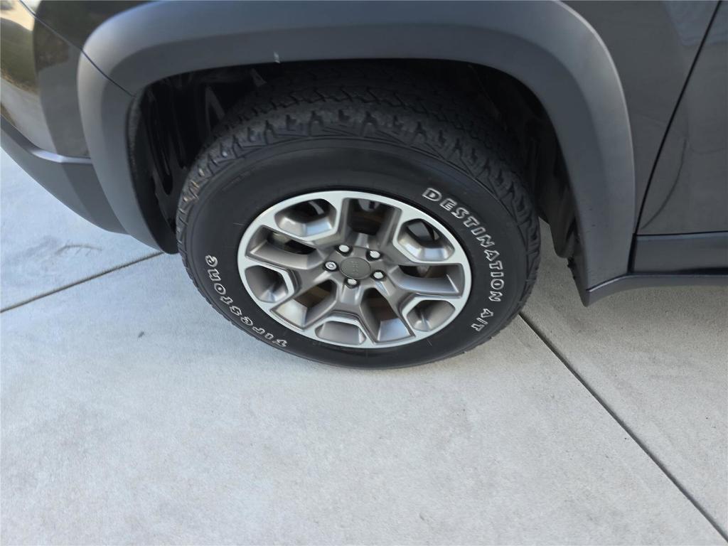 used 2021 Jeep Cherokee car, priced at $18,988