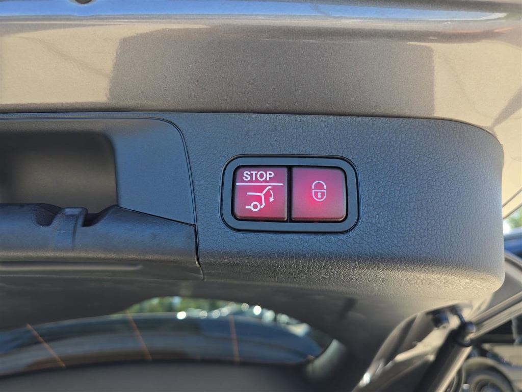 new 2026 Mercedes-Benz GLB 250 car, priced at $52,565