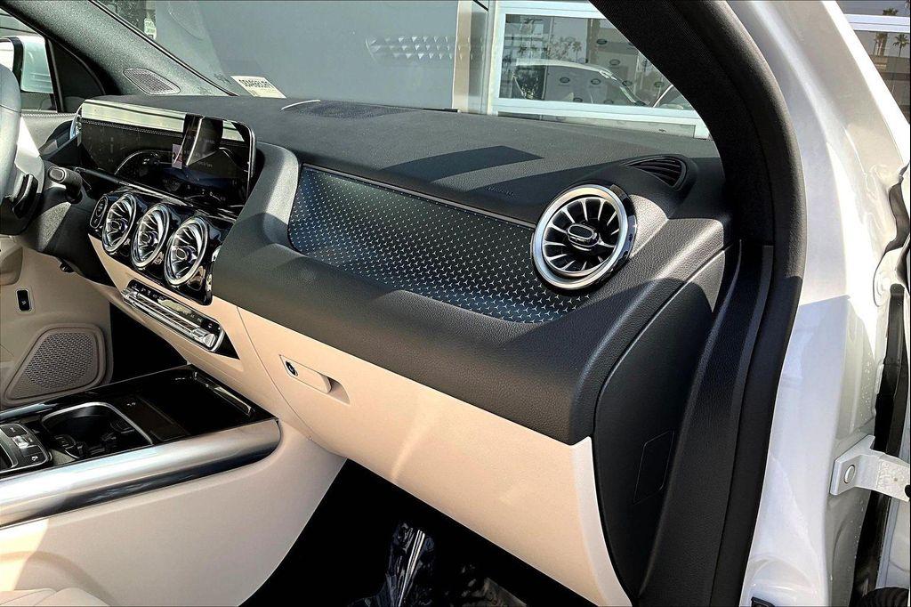 used 2024 Mercedes-Benz GLA 250 car, priced at $35,993