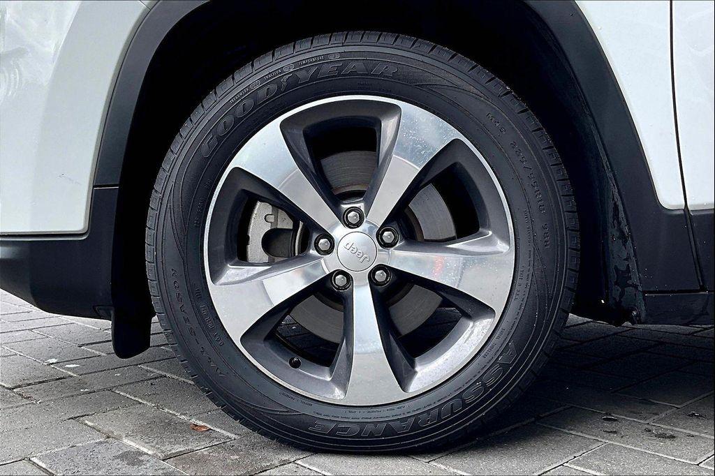 used 2019 Jeep Cherokee car, priced at $12,341