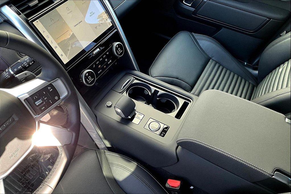 new 2026 Land Rover Discovery car, priced at $70,256