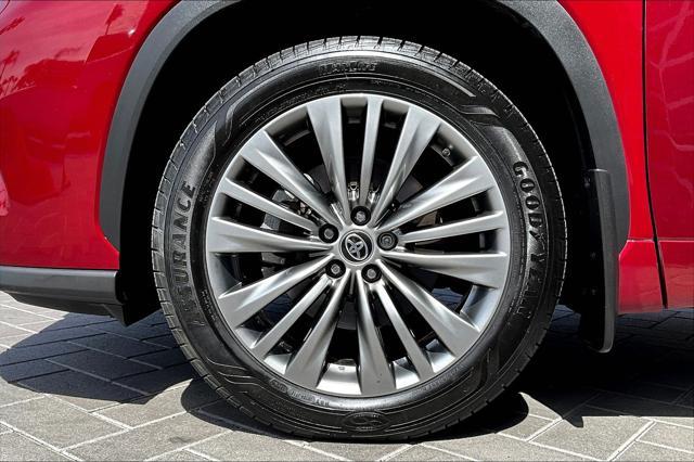 used 2020 Toyota Highlander car, priced at $36,663