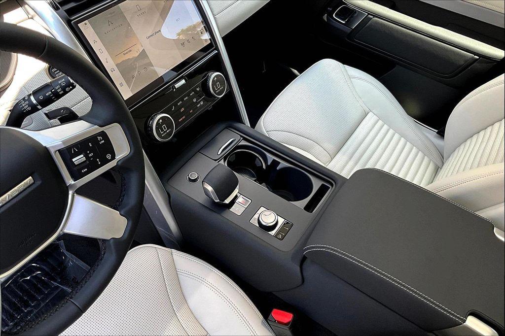 new 2025 Land Rover Discovery car, priced at $70,093