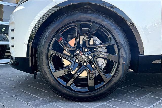 new 2025 Land Rover Discovery car, priced at $68,828