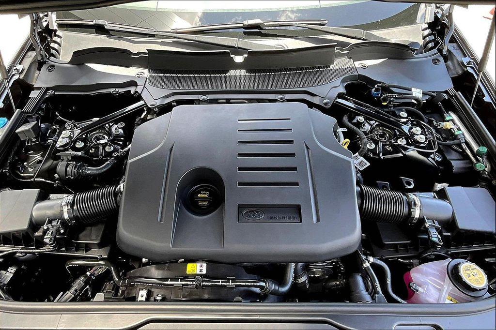 new 2025 Land Rover Discovery car, priced at $79,578